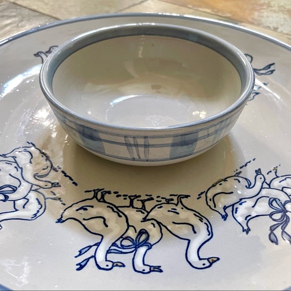 Louisville Stoneware•VINTAGE and LIKE NEW•Gaggle of Geese•Chip/Dip Platter+Bowl - Picture 3 of 15